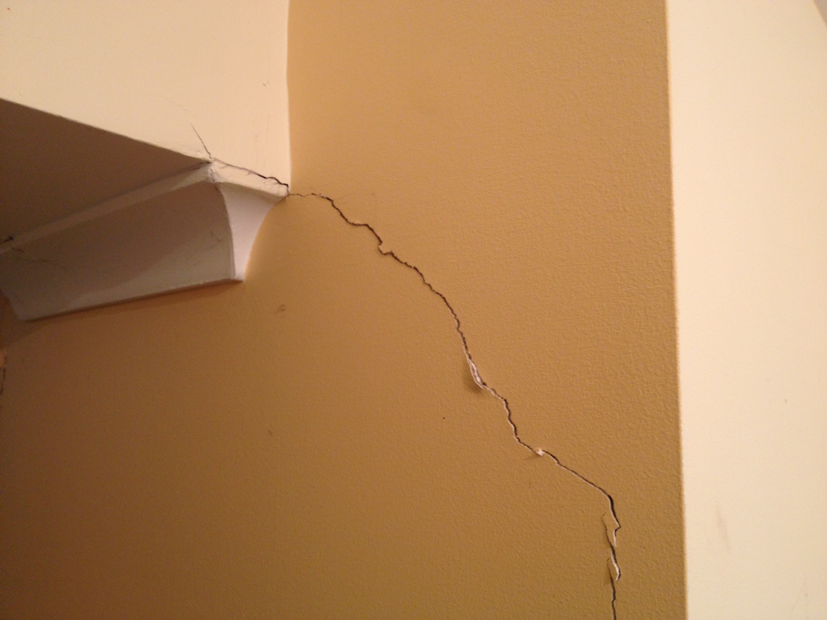 How To Repair Plaster Cracks Fix Cracks In Walls And Ceilings